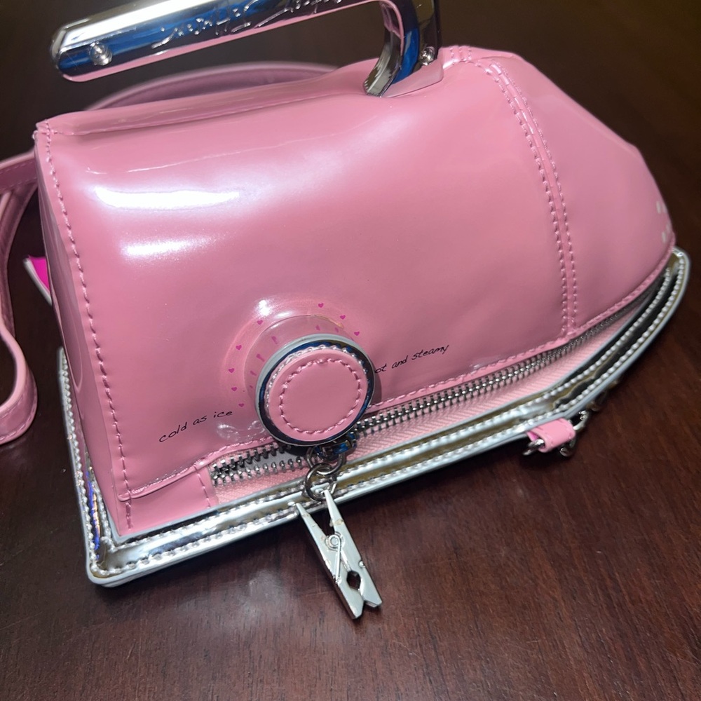Betsey Johnson Kitch Iron bag NWT Pink Patent Crossbody Bag with Silver Chain - Picture 8 of 9